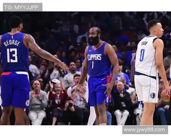 浓眉复出表现抢眼哈登助攻如潮小卡引领快船战胜独行侠